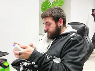 Freechat mike_platano on Flirt4Free