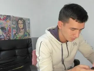 Freechat mikee_scooth on Flirt4Free