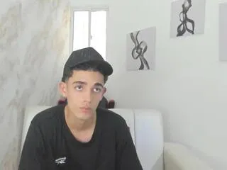 Freechat nathan_shimmer on Flirt4Free