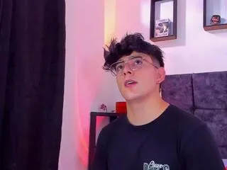 Freechat nolan_cruz on Flirt4Free