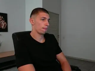 Offline ryan_dozer on Flirt4Free