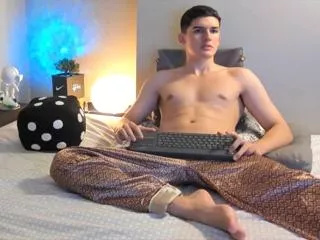 Freechat valentino_cerati on Flirt4Free