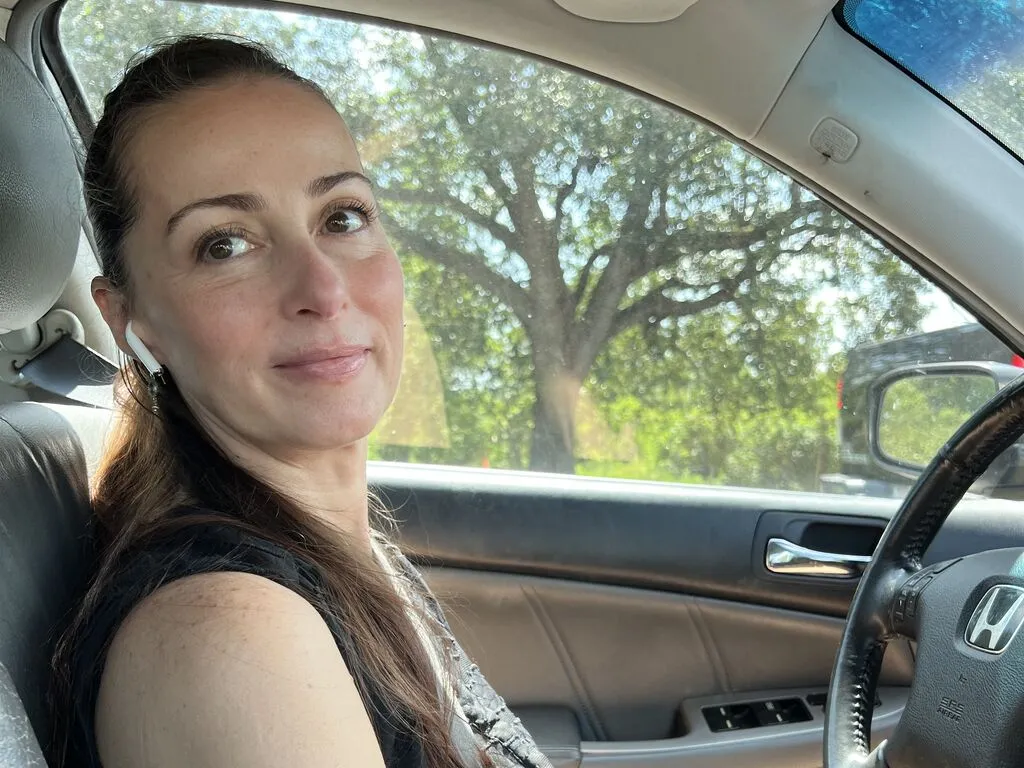 AhnaRedgrave — Turn-ons: Confidence, good conversation, teasing glances, slow undressing, and generous admirers.