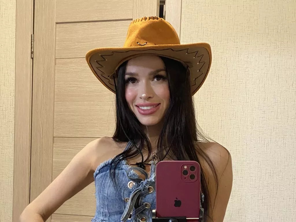 AnnaLakshmy — I just love good people, strawberry ice cream, long kisses and hugs!