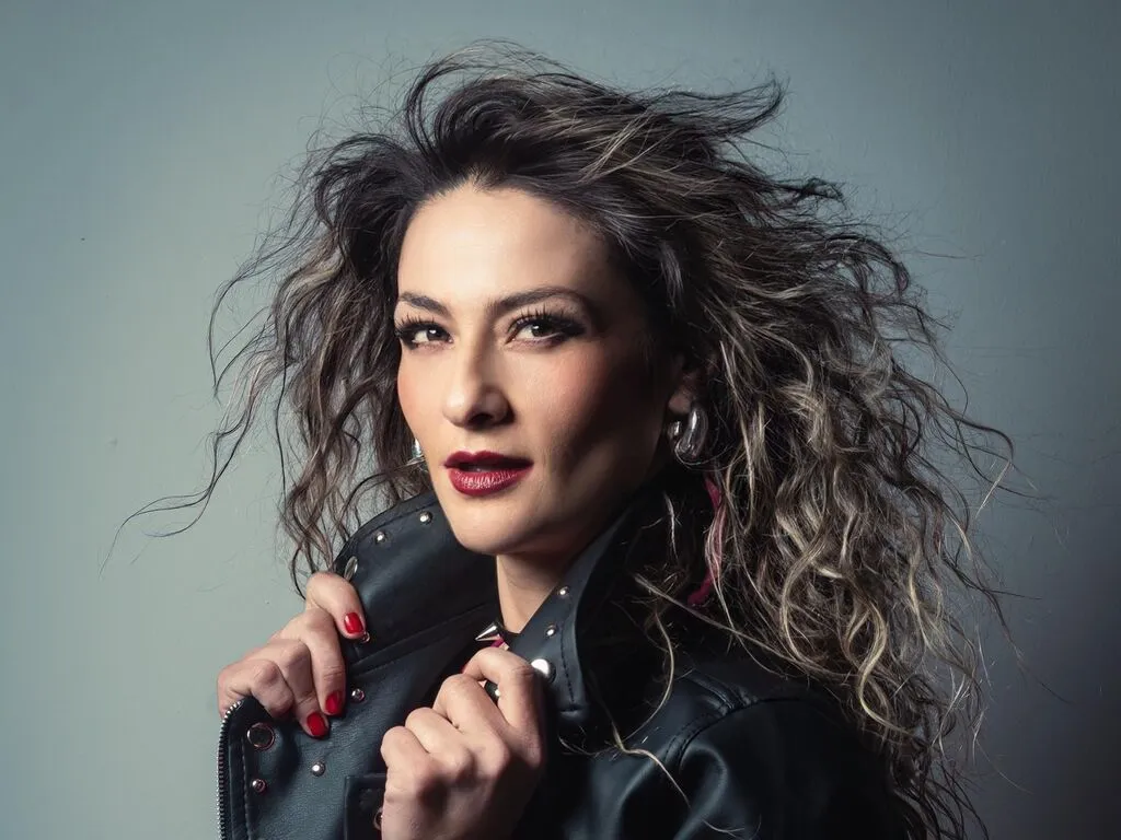 AryTorres — I am fascinated by music, I am an animal lover, a curious fact is that I am fascinated by painting.