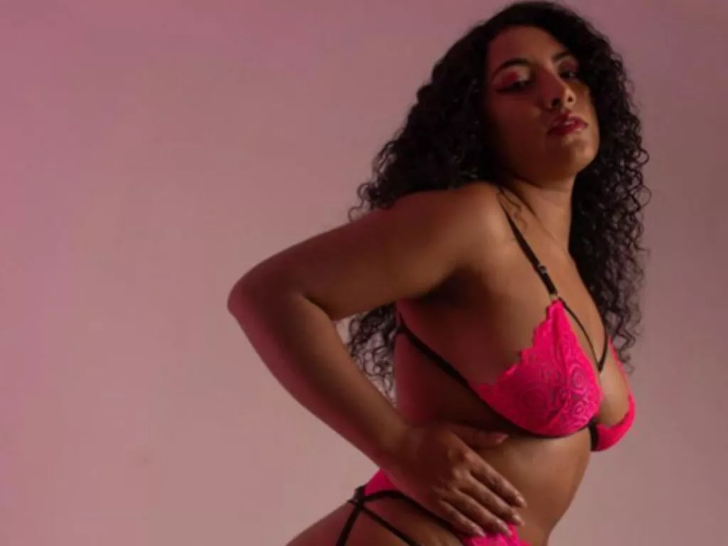 LiveJasmin CamilaVelazco is Freechat CamilaVelazco — I seek to have wonderful conversations and have fun with you, do not hesitate to tell me about your fantasies, we can come true together and enjoy great adventures.