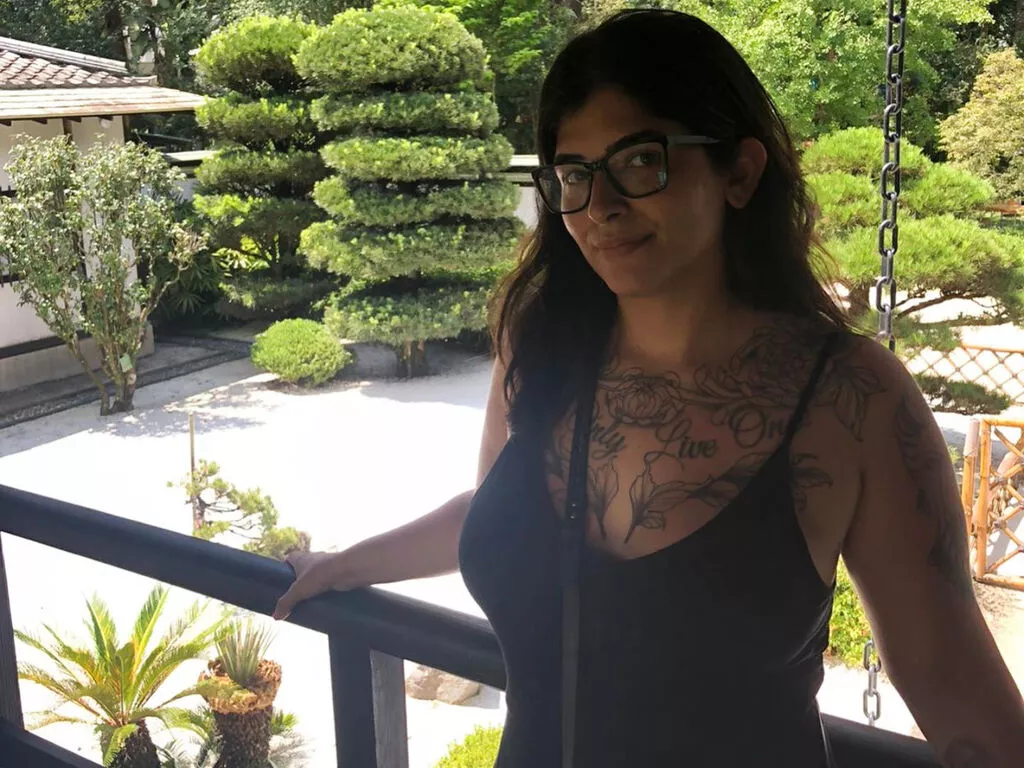 LiveJasmin CarolPrince is Group CarolPrince — Bisexual, fierce, intense, and unpredictable. I love to show off, humiliate, and dive into kinks like findom, joi, sph, cuckolding, cbt, sissy training, pegging, dirty talk, and more. If you can behave and handle my fire, step in. If not, don't play...