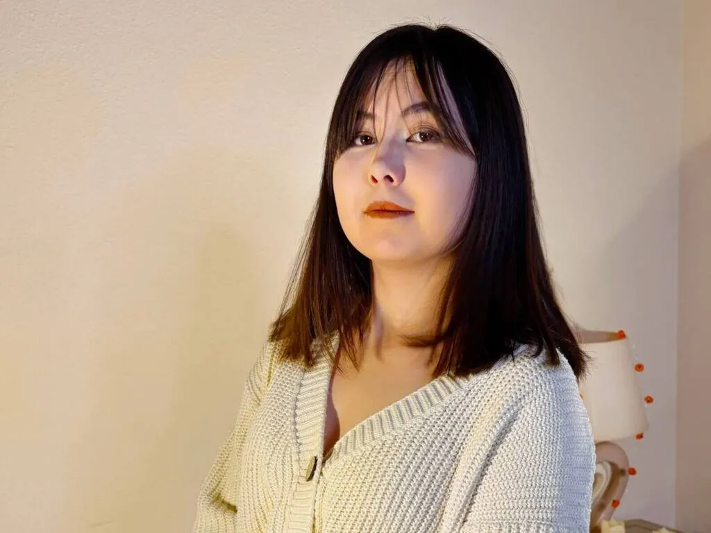 CrystalClarkk —  I love:

 Kisses that make my head spin

 Sweet words and gentle compliments

 Flirty looks and playful teasing

 Generous and polite gentlemen

 A romantic, trusting atmosphere