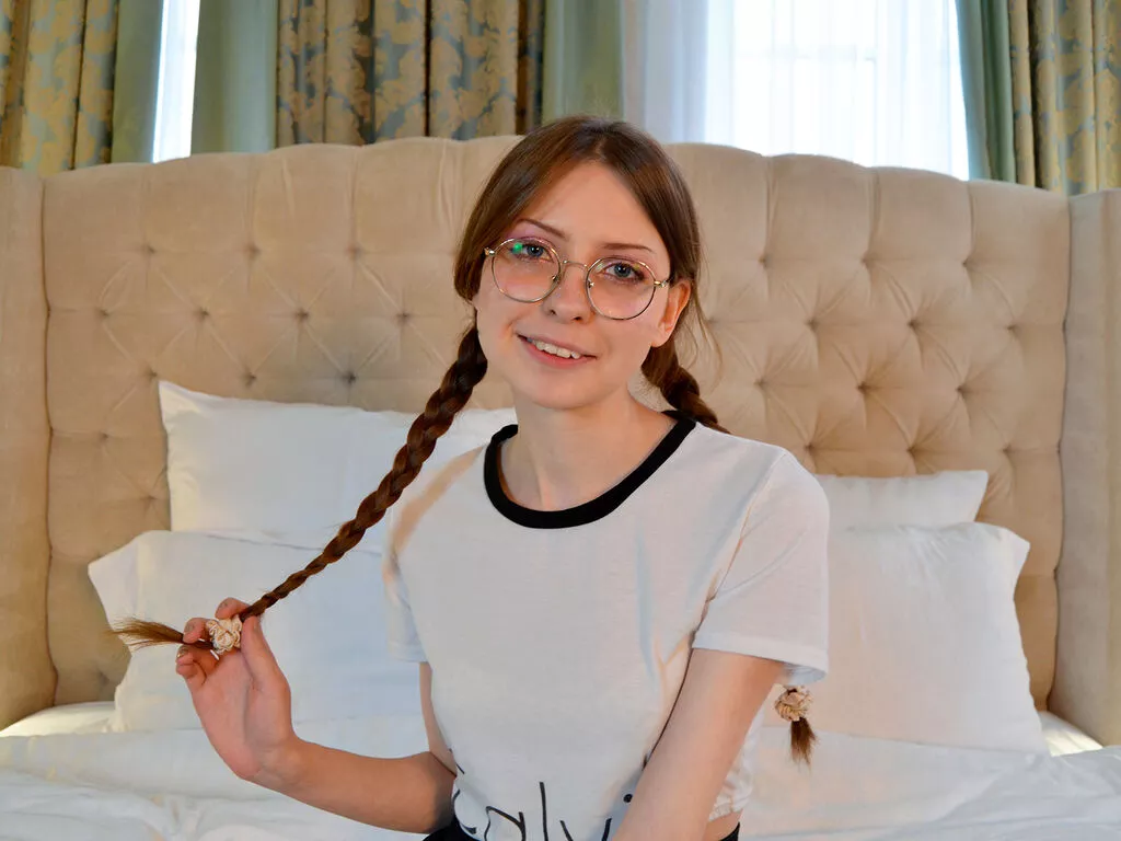 GraceRoads — Your attention, sweet words and gentle thoughts ;) Join me and let's dissappear in each other!																				