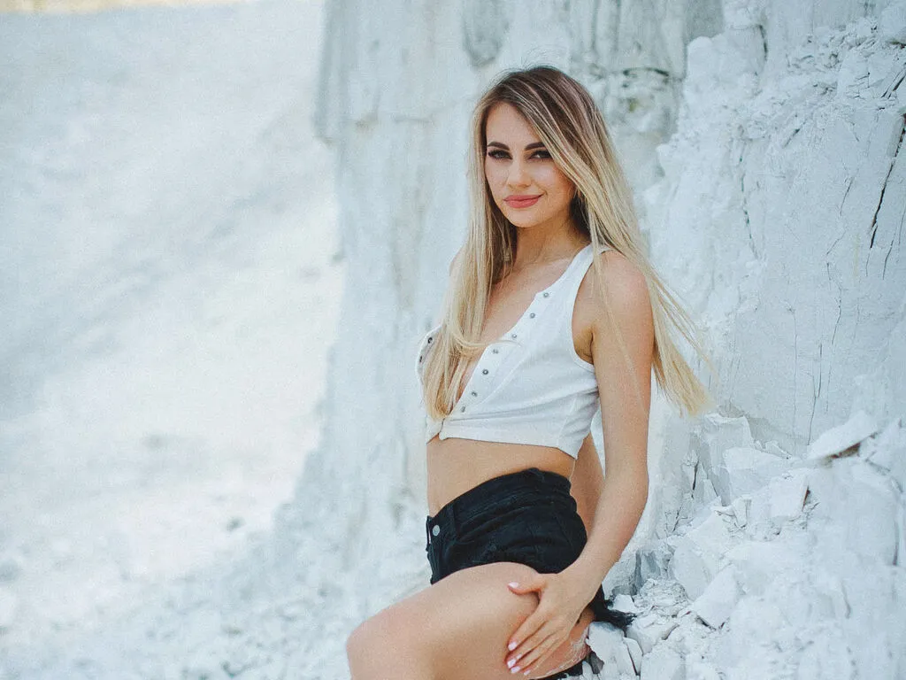 LiveJasmin HannaMo is Freechat HannaMo — I like spend time with people with nice personality and deep soul, who can understand and feel another rerson . I like to laugh, be happy, and enjoy the best moments in life.