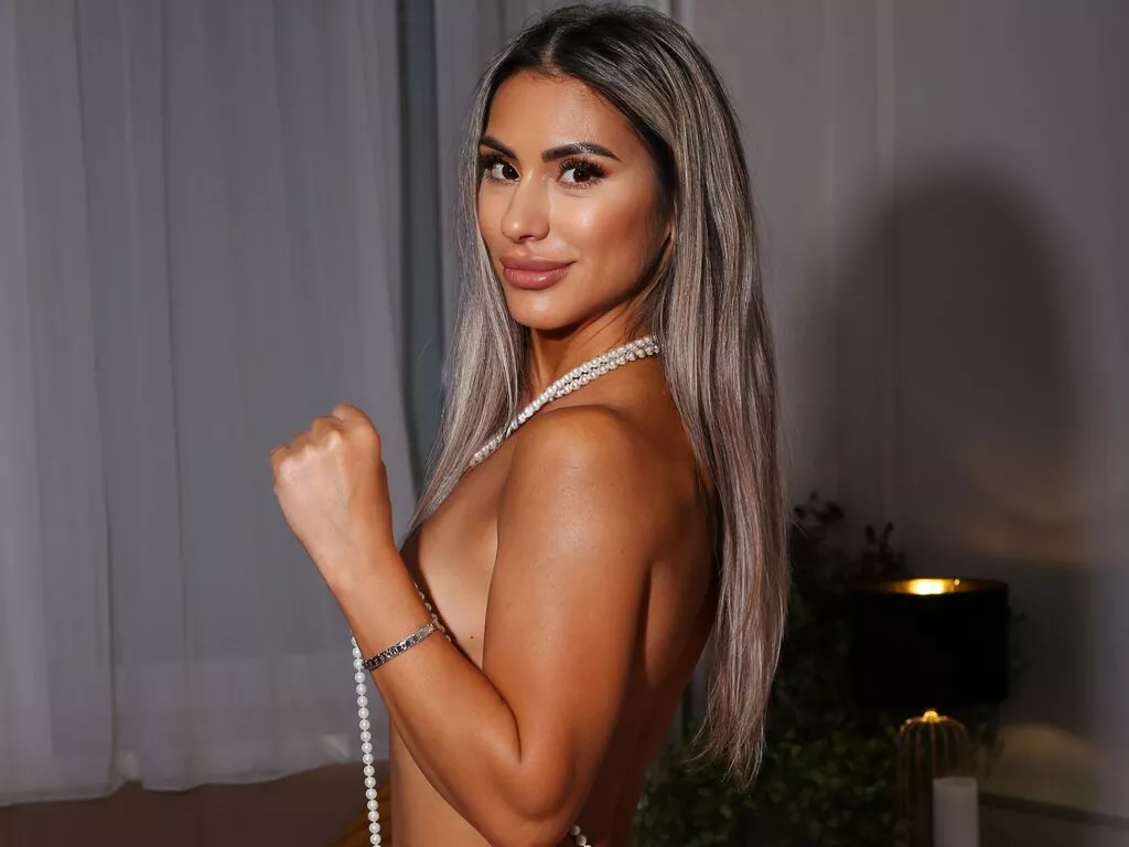 LiveJasmin JullyBlair is Freechat JullyBlair — A nice glass of wine, a late night conversation, with a special partener, while listening to some good music