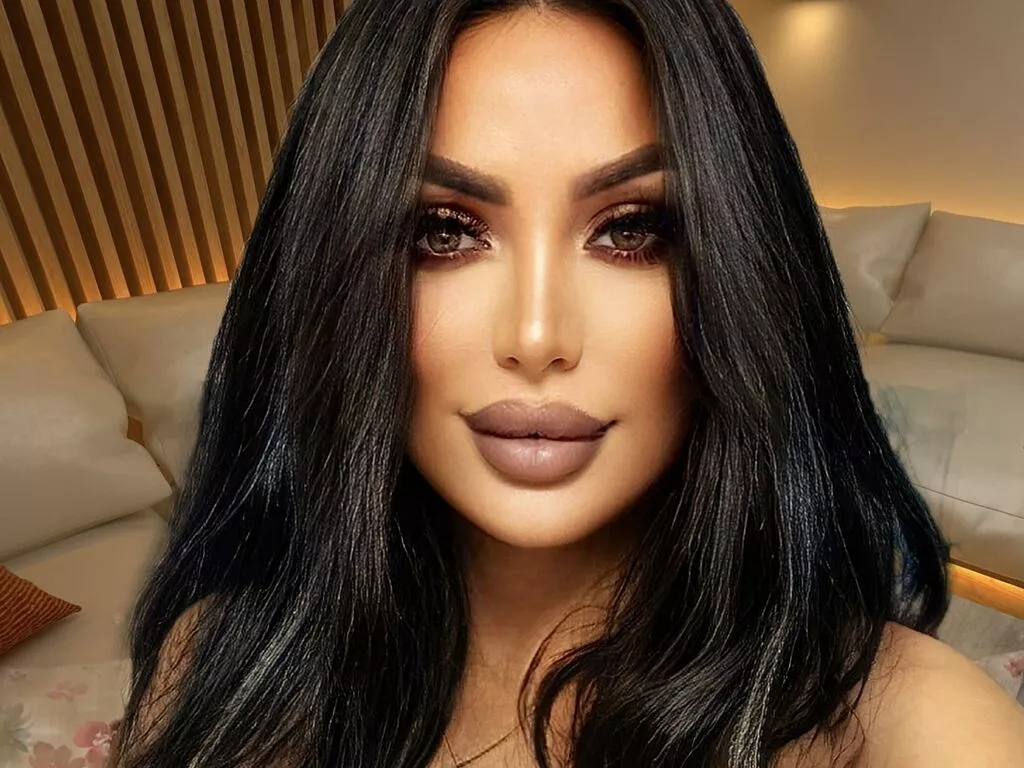 LeticiaLoren — I like to be pleasantly surprised, I like to feel attraction, I like to see how you want me, I like to see how you look for me, I like to know you are always close! Make me feel important...in your eyes. LeticiaLoren..