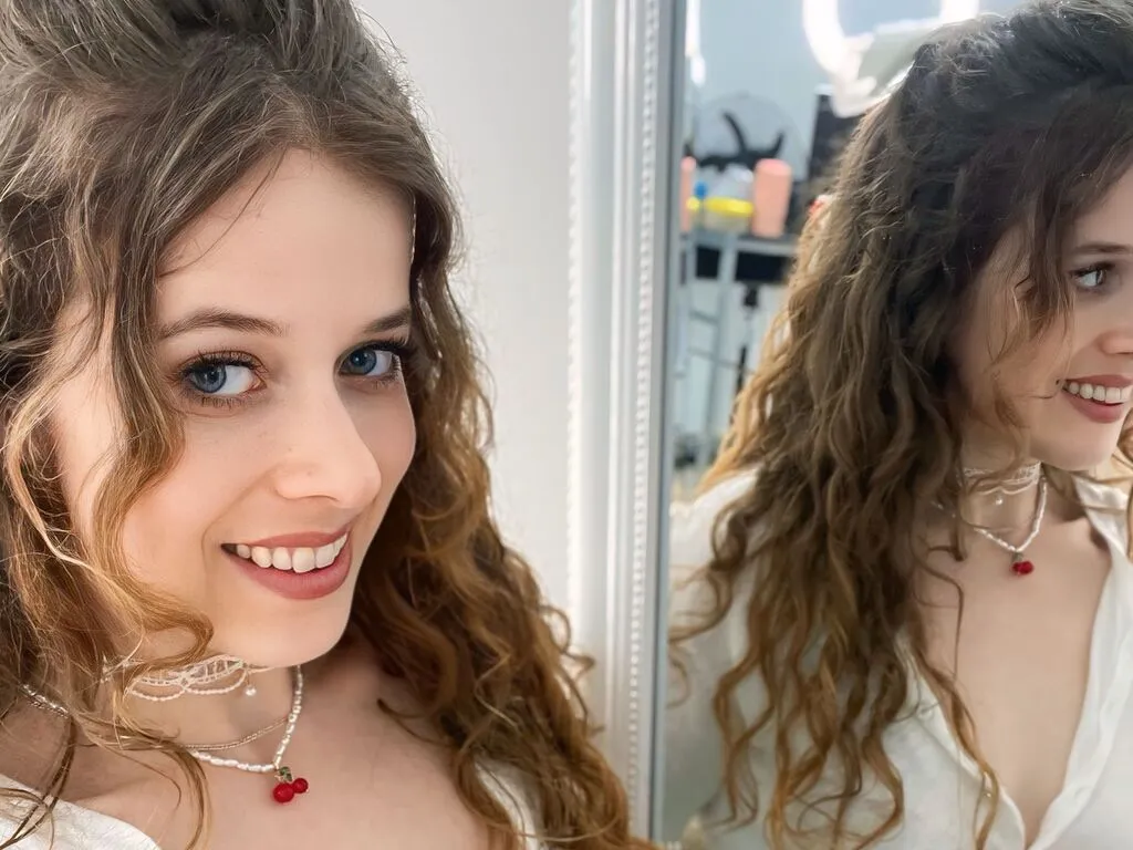 LiveJasmin LoraWarner is Freechat LoraWarner — I like strength, confidence, and charisma in men, as well as when a person has a clear position and knows what they want. I love spontaneous dates with unexpected events and evenings that smell of coffee and the sea. I enjoy watching life unfold in...