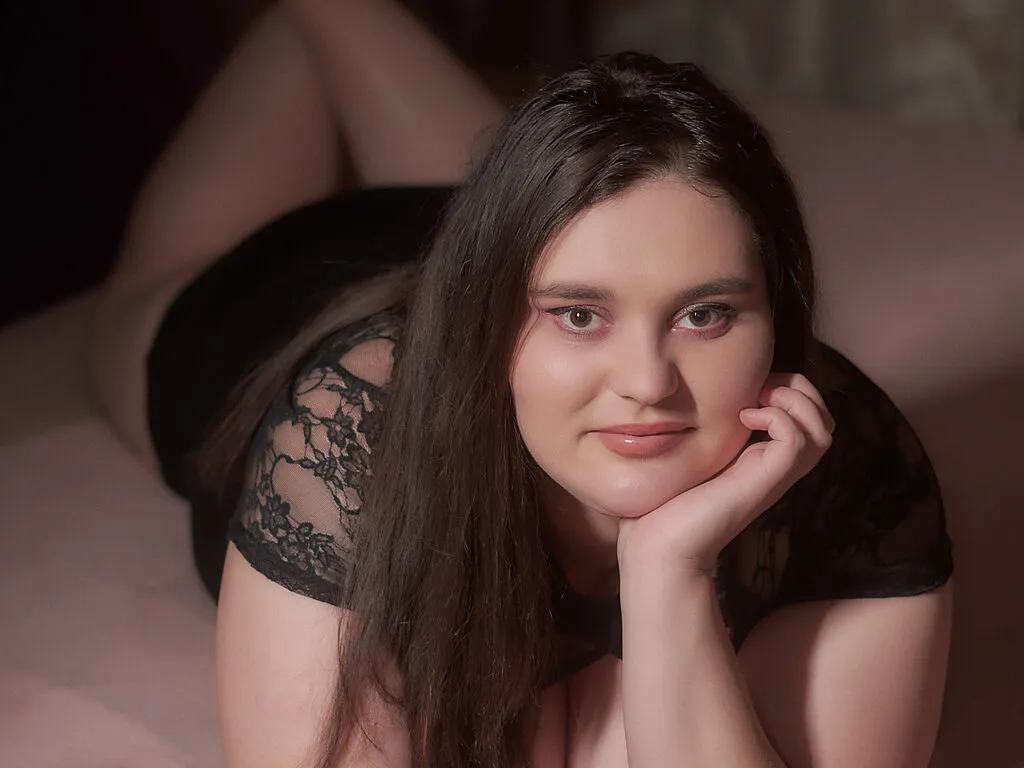 LiveJasmin SaraElise is Freechat SaraElise — I cherish genuine, tender, and romantic connections where we can exchange dreams, desires, and secrets. I love to lose myself in playful dancing and teasing, especially with you captivated by my every move.