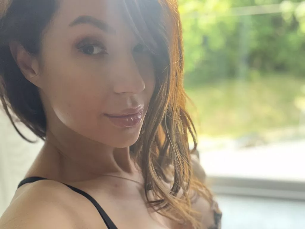 LiveJasmin SelenaIvy is Freechat SelenaIvy — Smart men with charm and great imagination, kind, patient and with sense of humor.