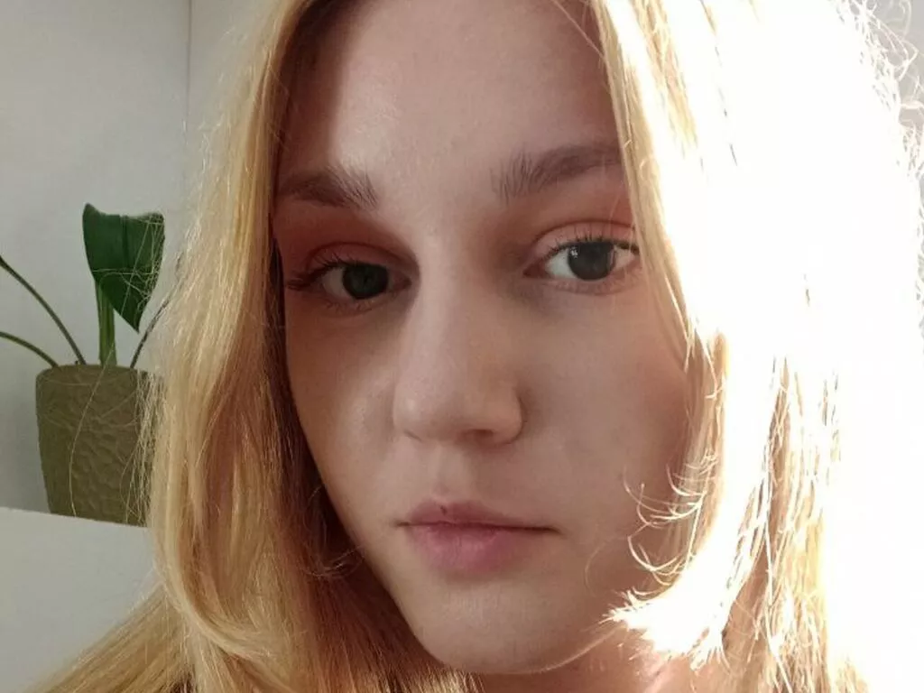 LiveJasmin StefaniLuxe is Group StefaniLuxe — I like to listen to music, especially the melodies that cause me warm memories.