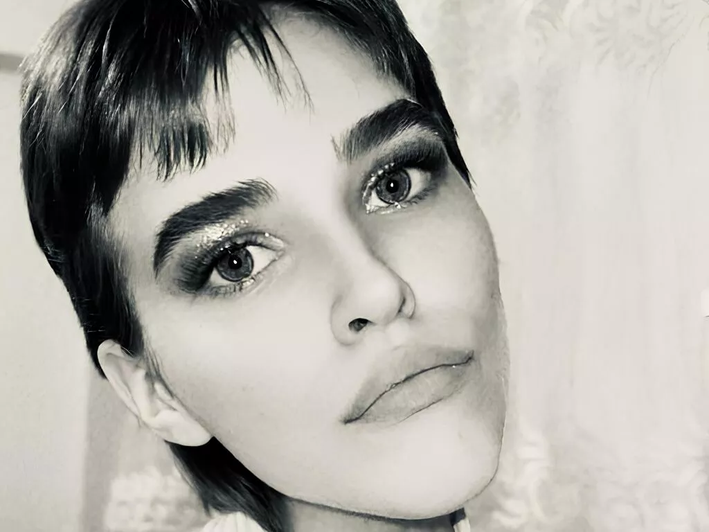 LiveJasmin UdelaHailey is Group UdelaHailey — I love learning and self-development. I like kind and interesting people. I love spicy food and cute animals hehe, maybe you want to be my kitten?