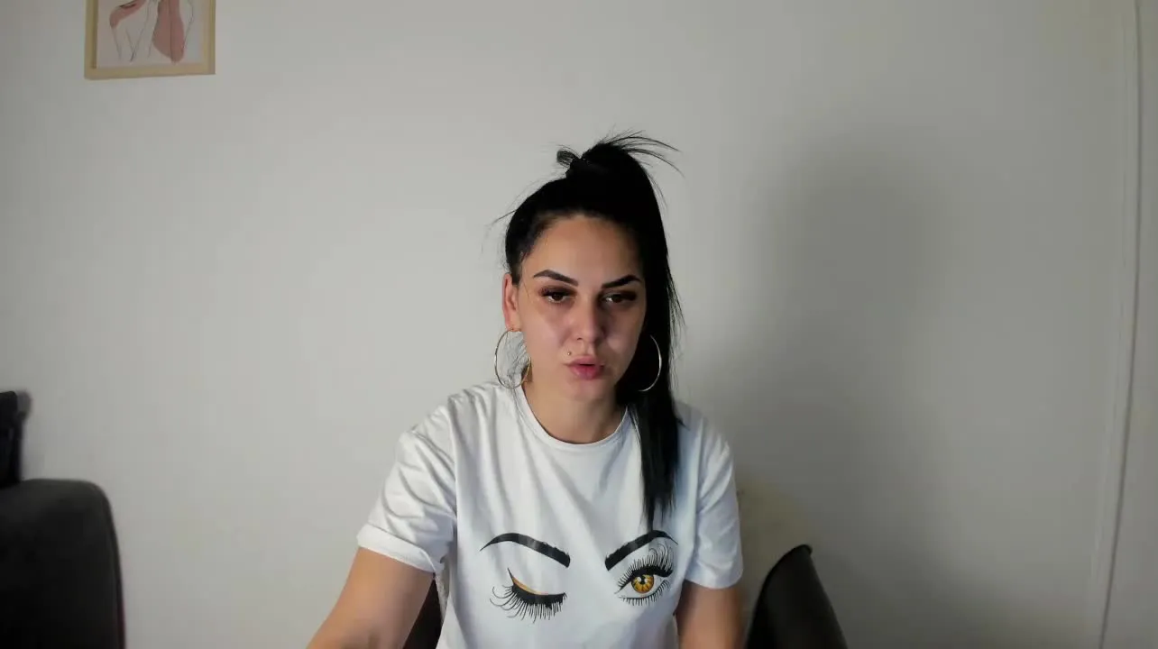 Offline Aliciaraynee on Streamray