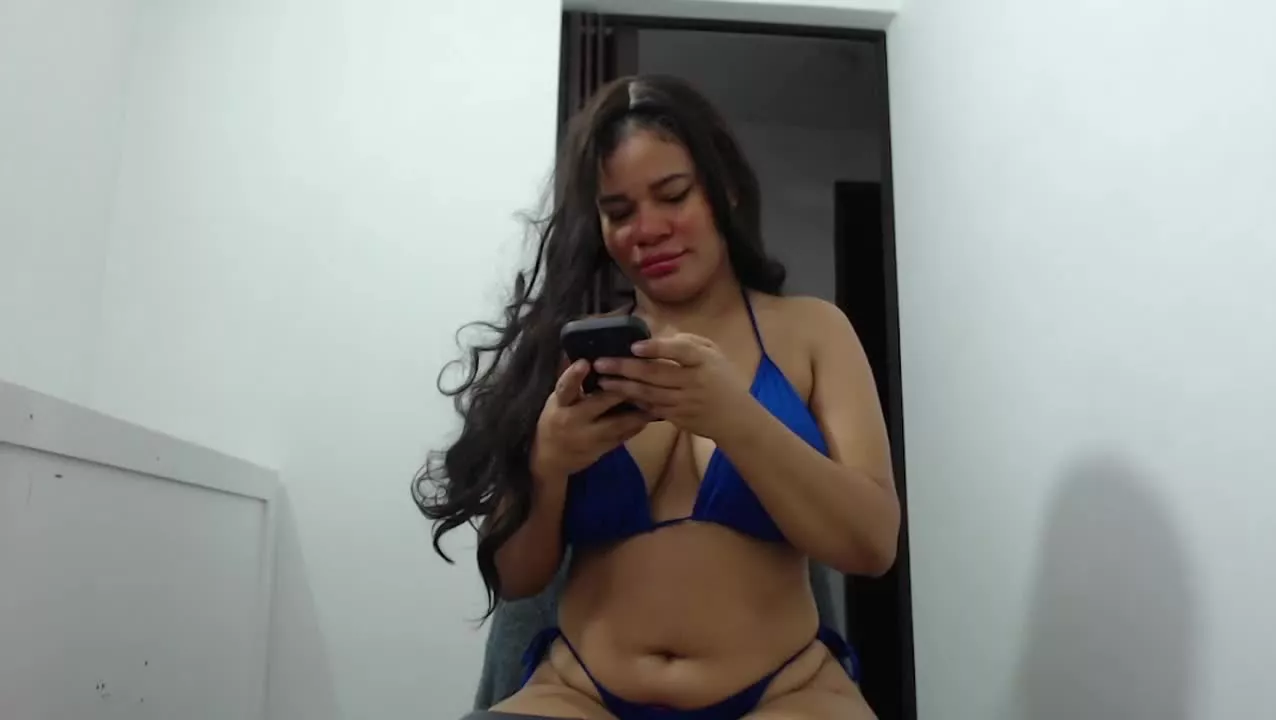 Offline AlyssaParker on Streamray