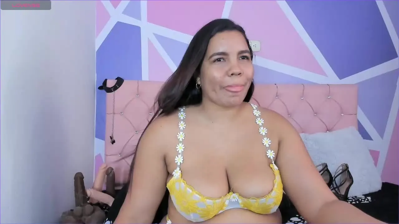 AngieCaramel — Freechat on Streamray