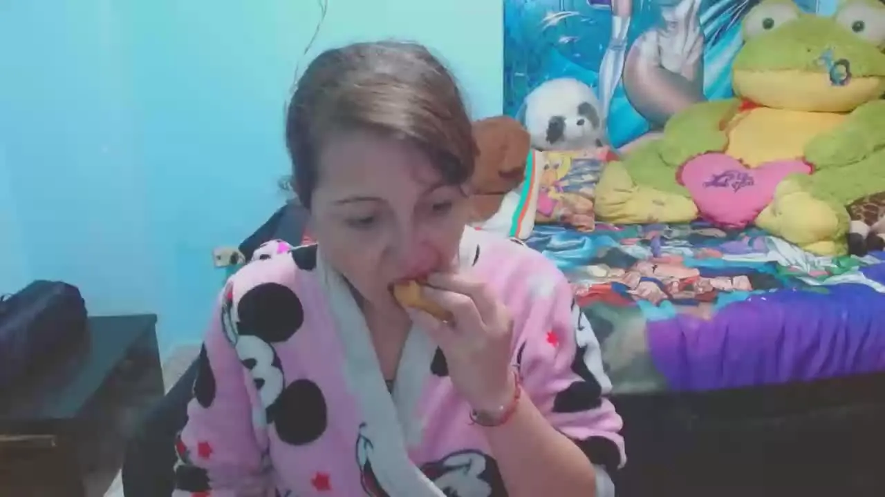 Offline AnieHorny on Streamray