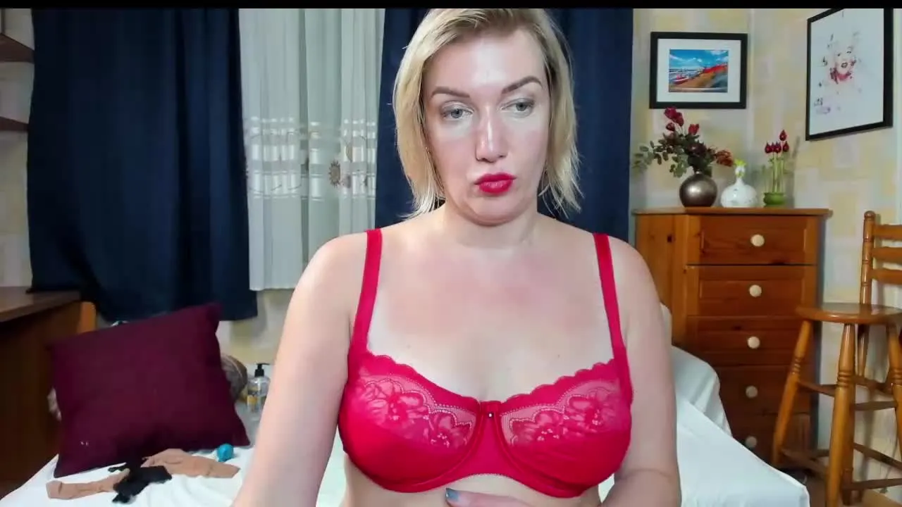 Offline AnnaThurman on Streamray