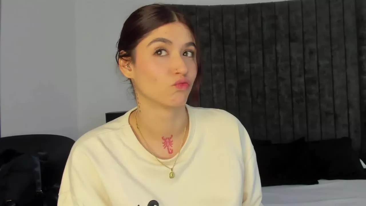 Anny_Cherry on Streamray 