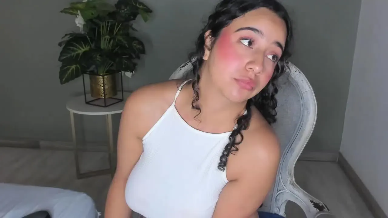 Freechat BellaSwwan on Streamray