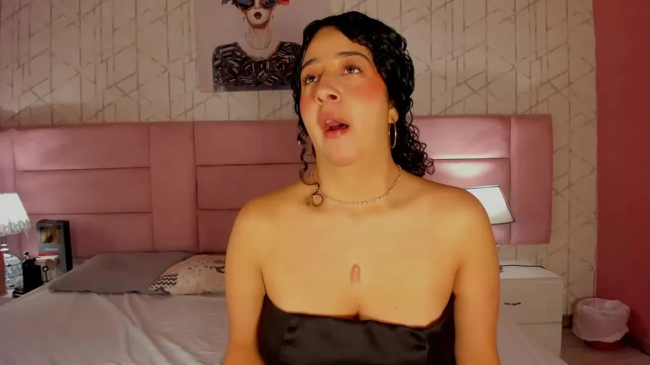 Freechat BellaSwwan on Streamray