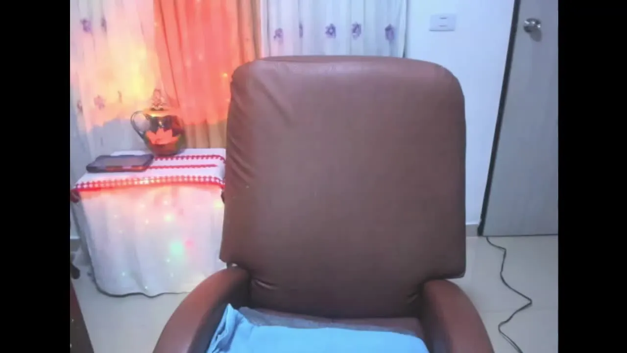 Offline BrianaGarner on Streamray