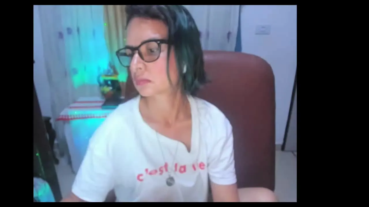 Offline BrianaGarner on Streamray