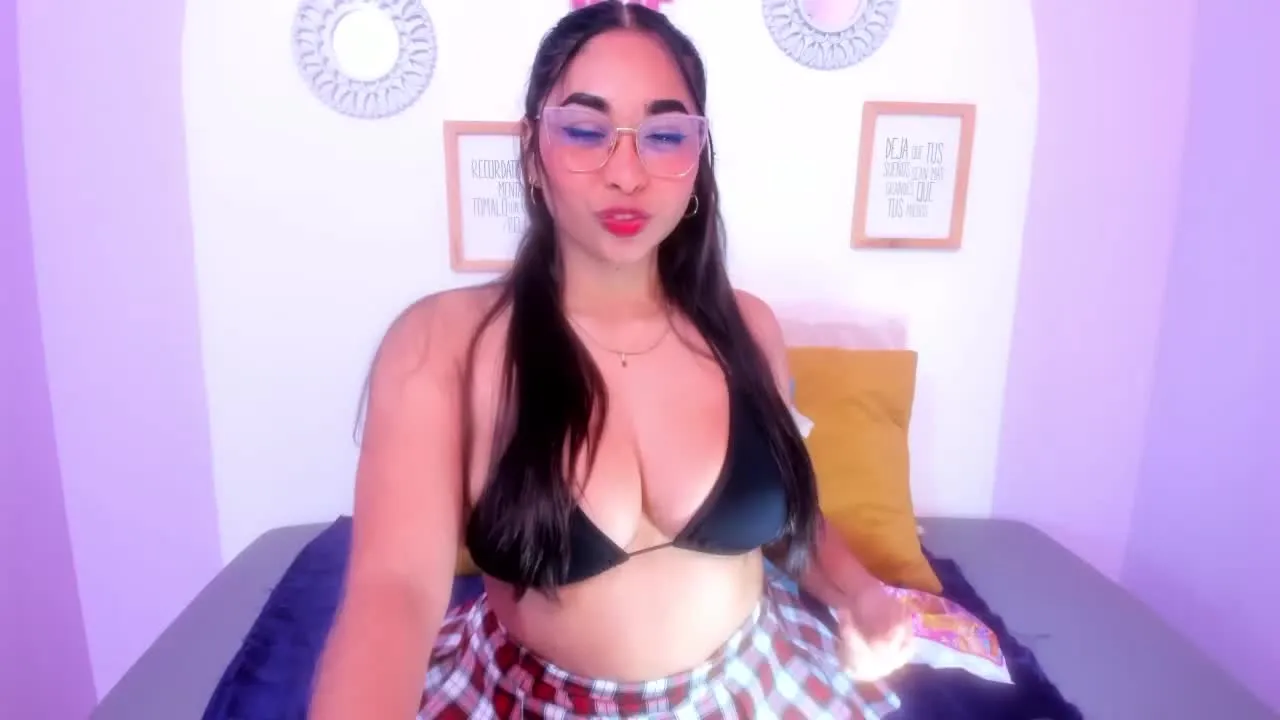 Freechat CarlieCandy on Streamray