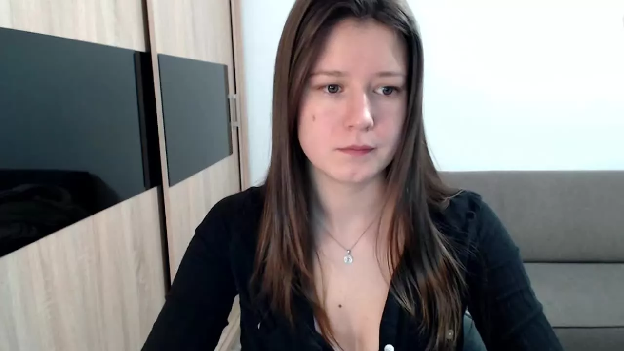 Offline CarmenShow on Streamray