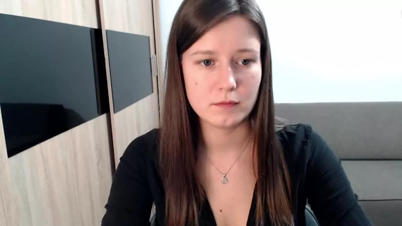 Offline CarmenShow on Streamray