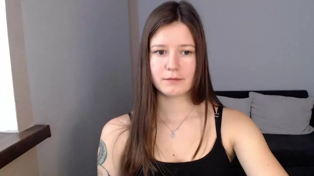 Offline CarmenShow on Streamray