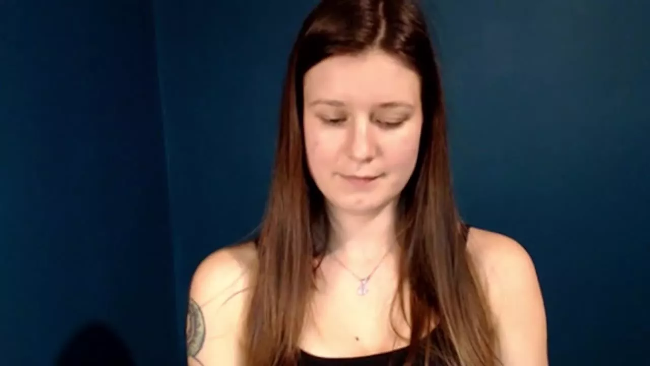 Offline CarmenShow on Streamray