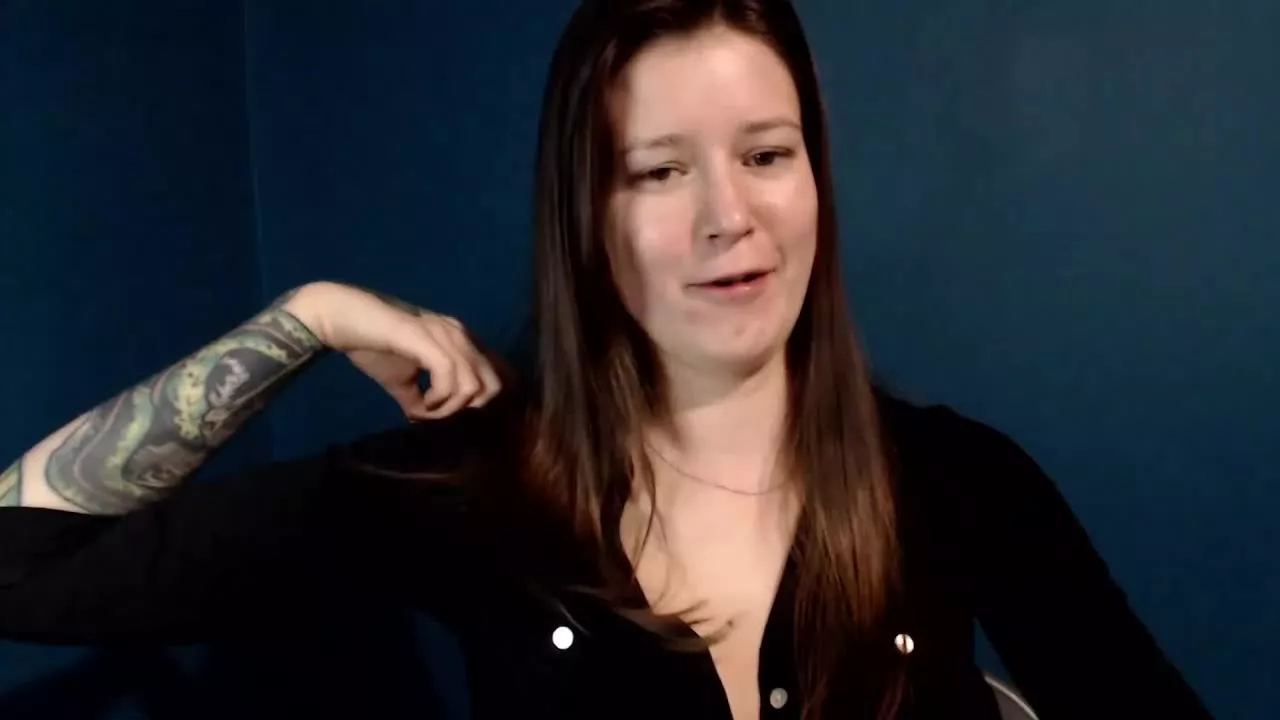 Offline CarmenShow on Streamray