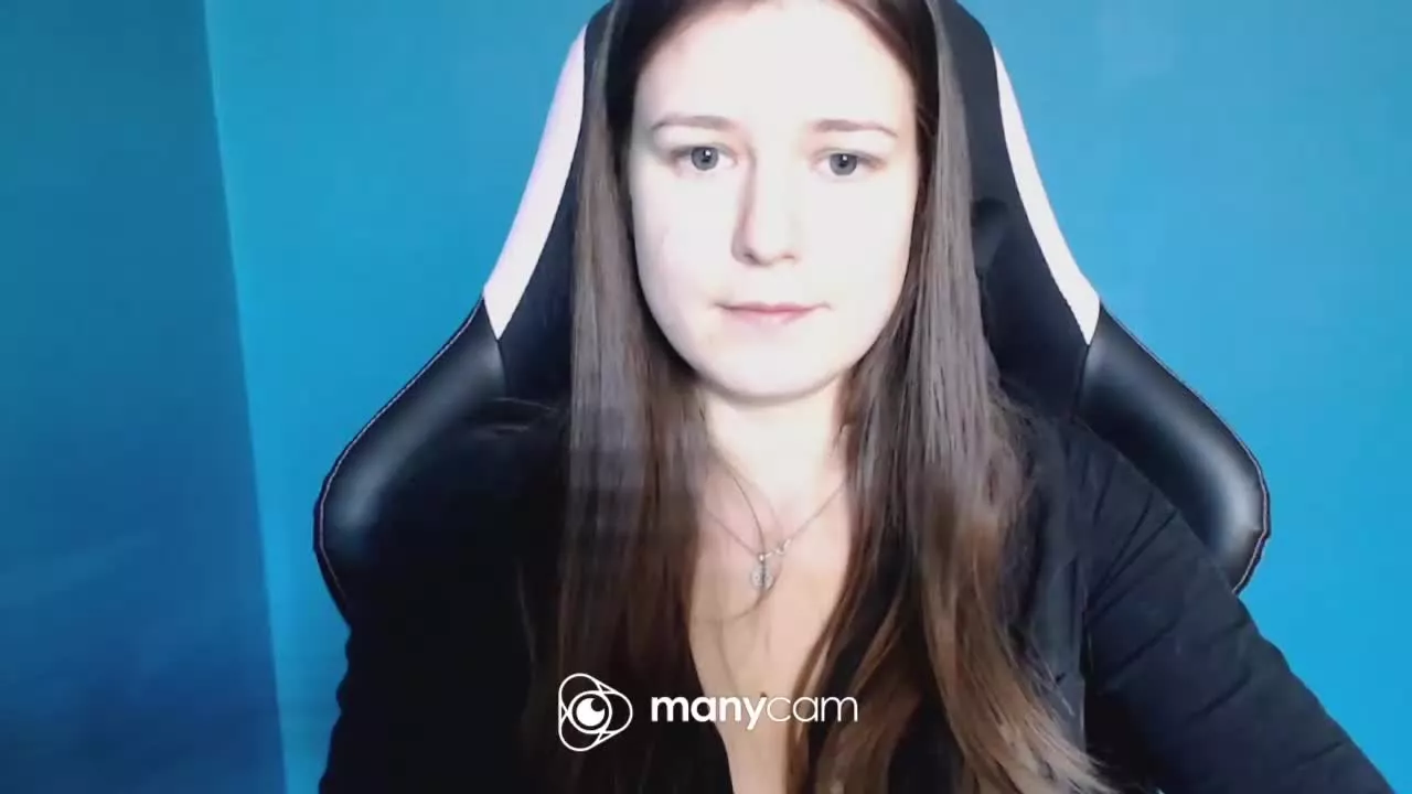 Offline CarmenShow on Streamray