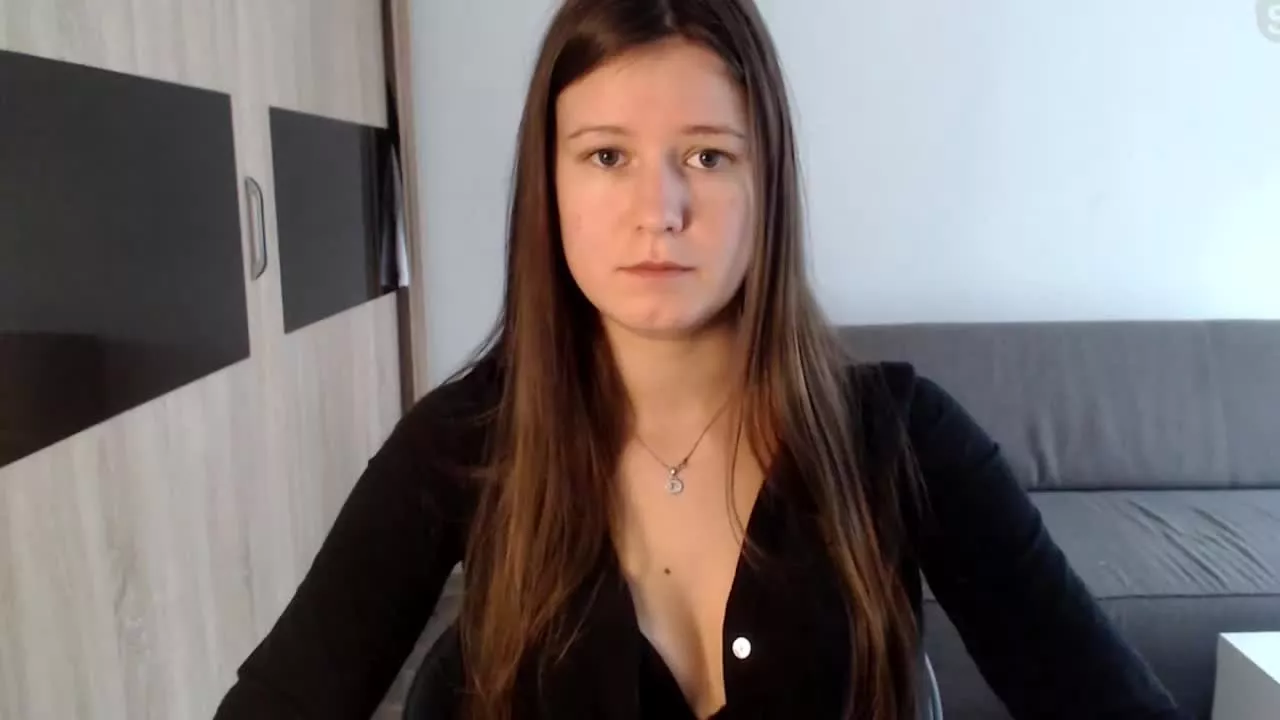 Offline CarmenShow on Streamray