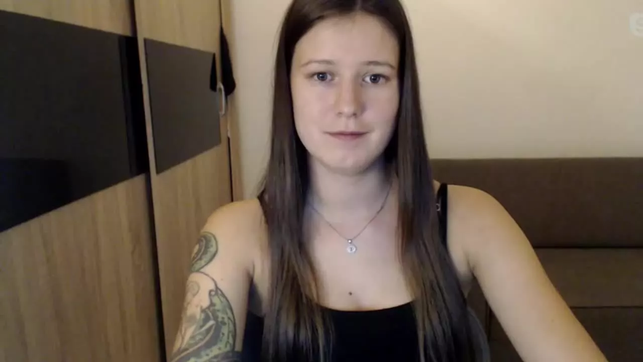 Offline CarmenShow on Streamray