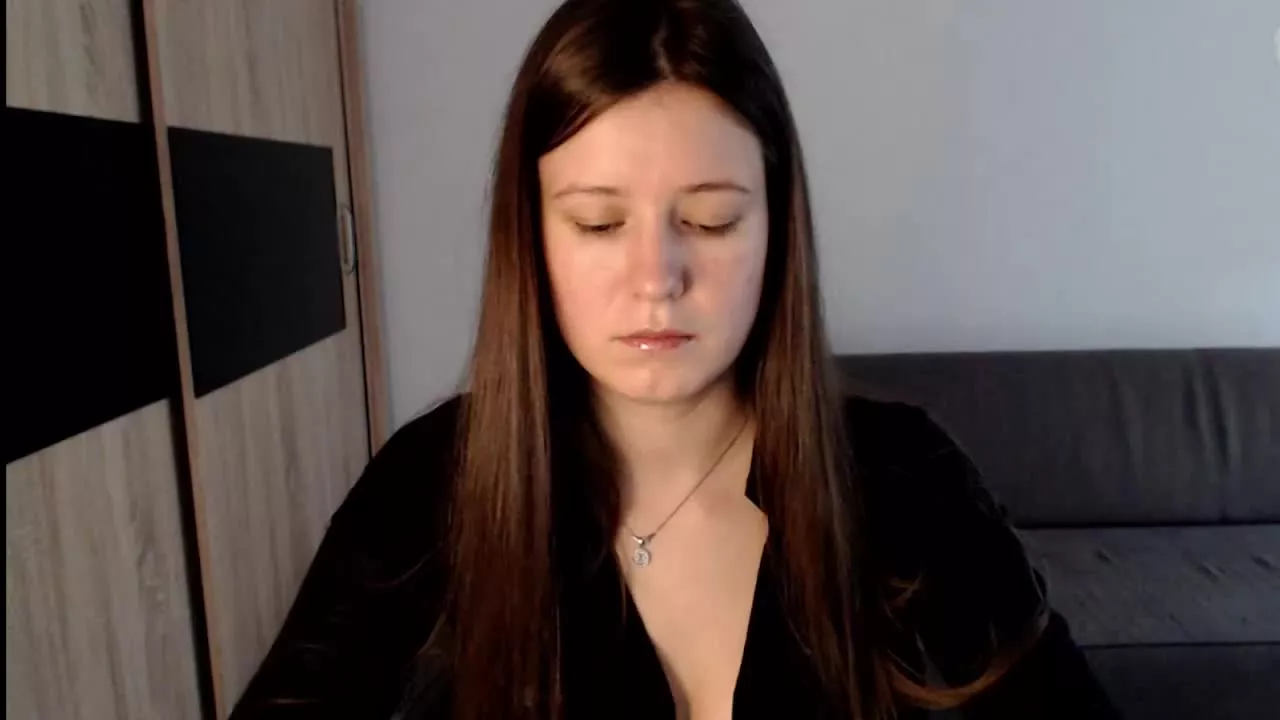 Offline CarmenShow on Streamray