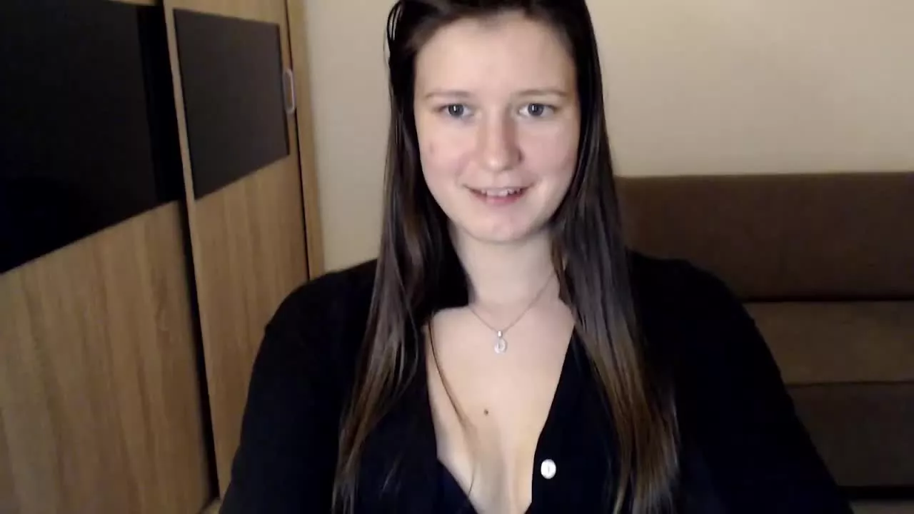 Offline CarmenShow on Streamray