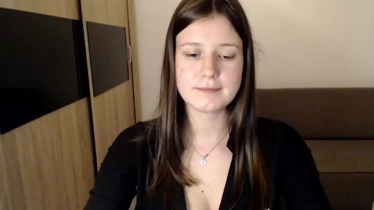 Offline CarmenShow on Streamray