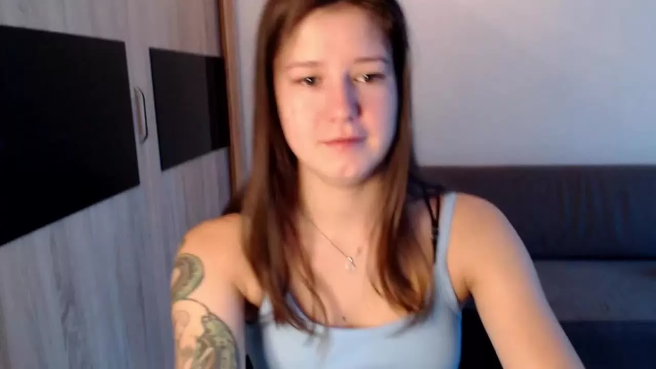 Offline CarmenShow on Streamray