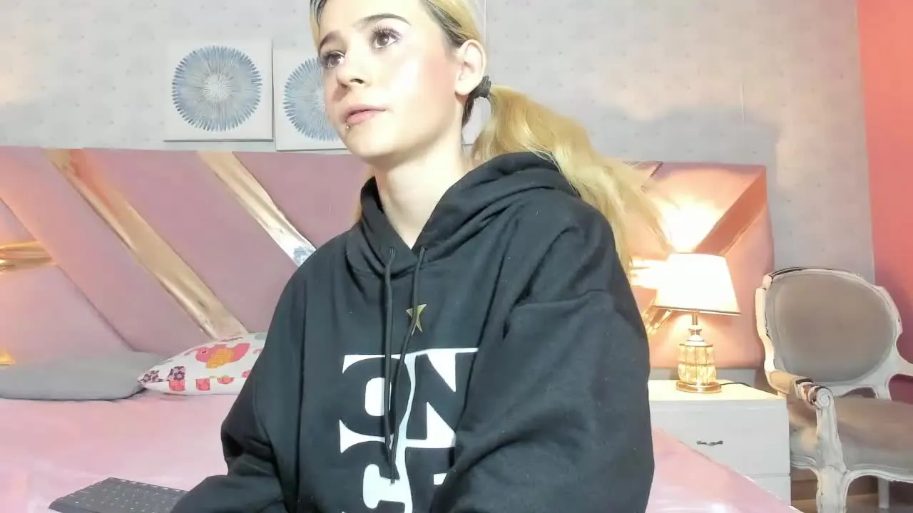 Freechat ChloeLaurentt on Streamray