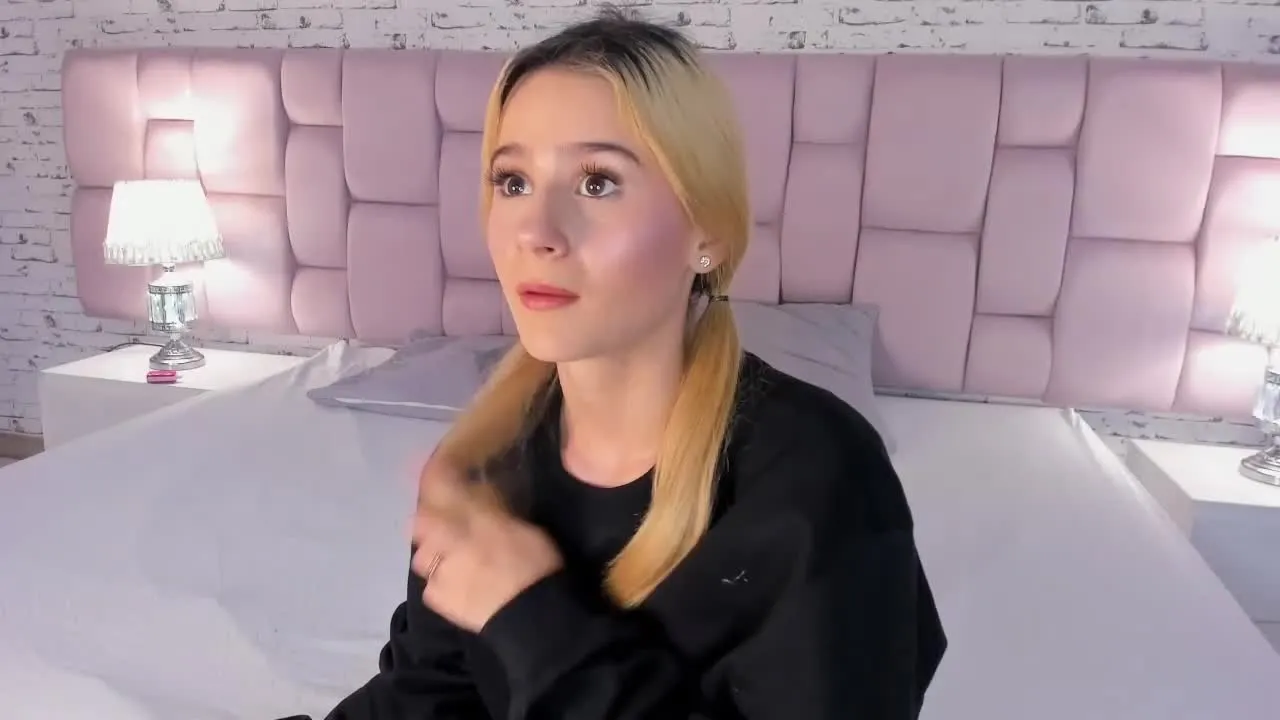 Freechat ChloeLaurentt on Streamray