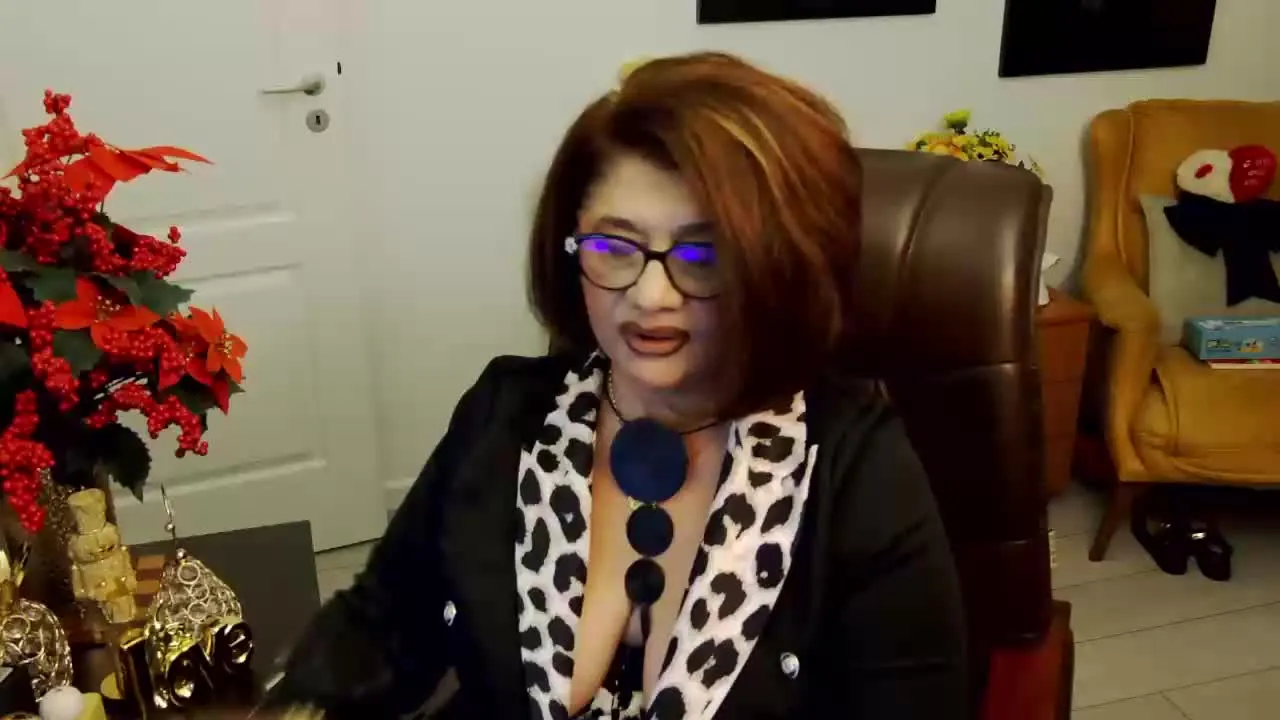 Offline ClassybutNaughty on Streamray