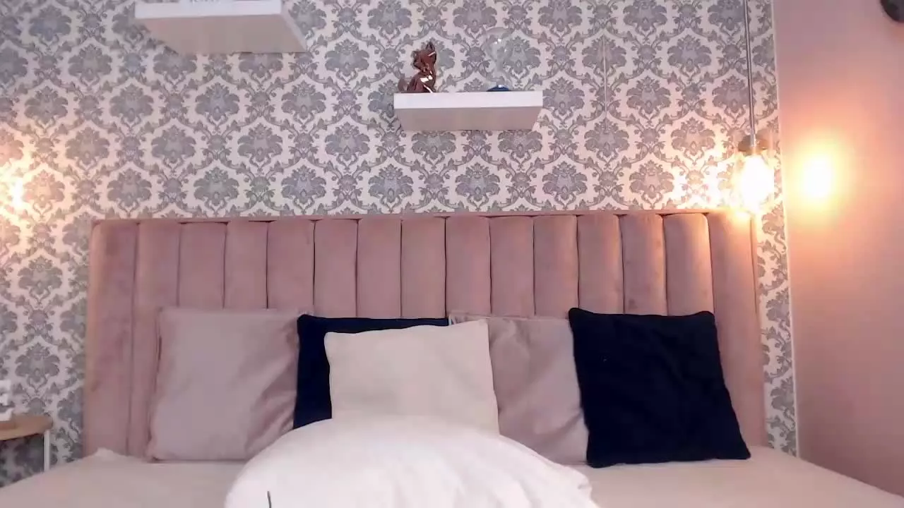 Offline FiorellaRains on Streamray