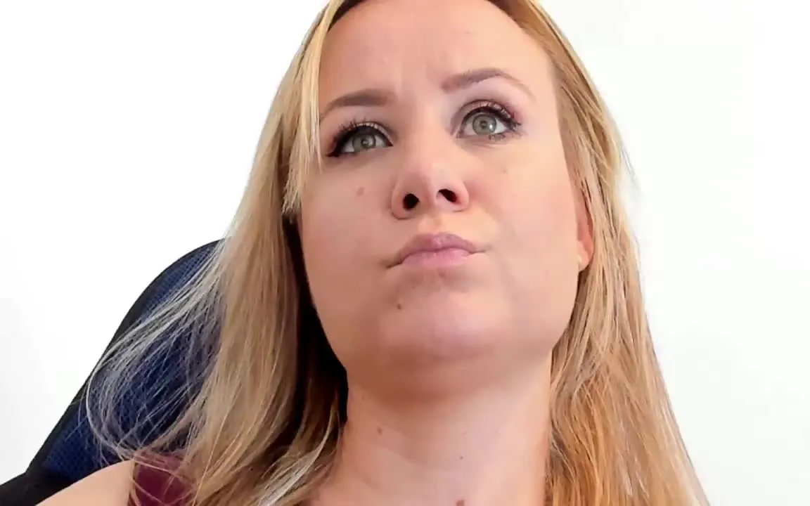 Offline HeartlessQueenn on Streamray