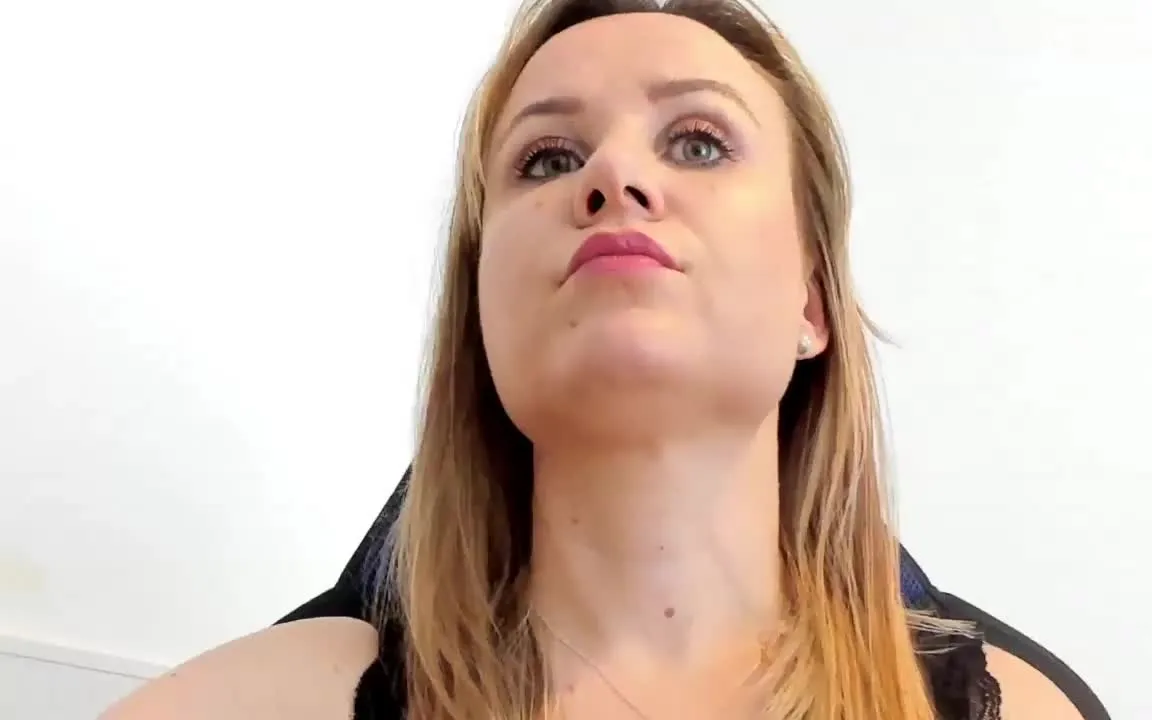 Offline HeartlessQueenn on Streamray